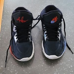 Kyrie boys basketball sneakers